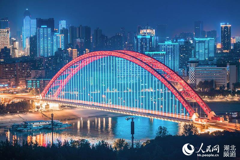 震撼！LED幕墻燈光技術助力70周年大型燈光秀，告白祖國！